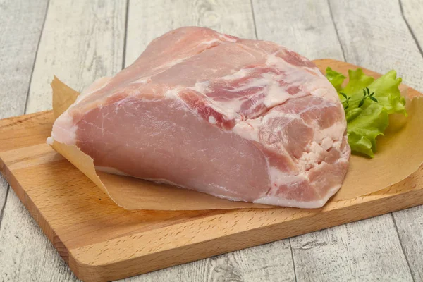 Trozo de carne de cerdo cruda para cocinar — Foto de Stock