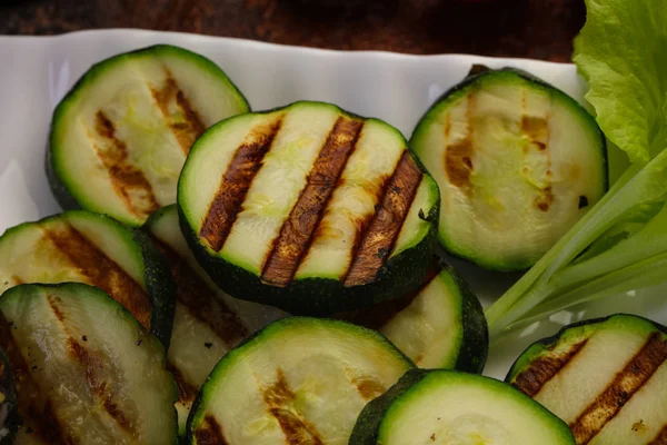 Cucina vegana - zucchine alla griglia — Foto Stock