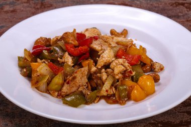 ile sebze kızarmış domuz eti