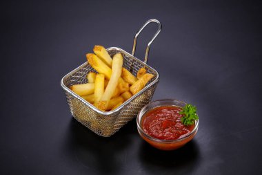 Soslu patates kızartması patates