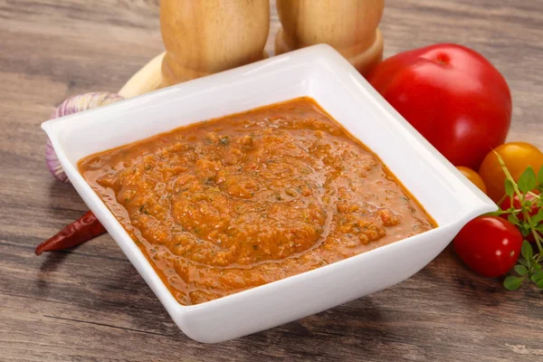 Известный испанский гаспачо-томатный суп — стоковое фото