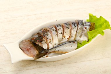 Dereotu ile füme Scomber