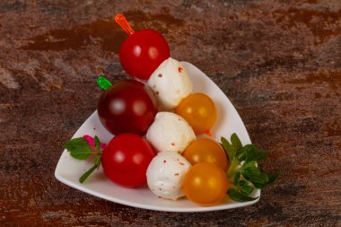 Caprese salatası sopa