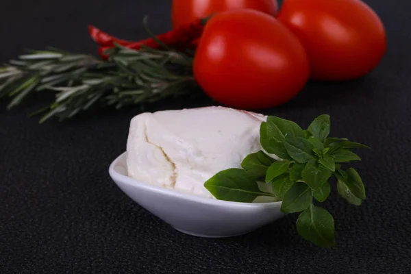 Pelota italiana de queso Mozzarella —  Fotos de Stock