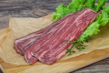 Yemek pişirmek için Çiğ Kalın domuz biftek