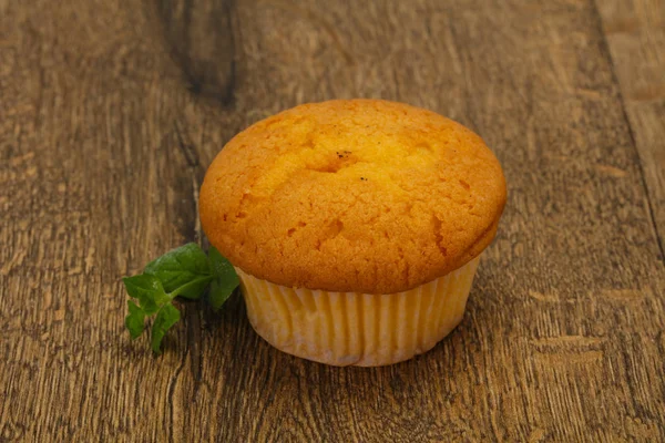 Zoete smakelijke muffin geserveerd Mint — Stockfoto