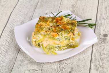 Somon ve brokoli ile lezzetli güveç