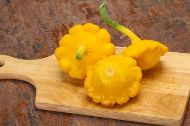 Taze olgun lezzetli patisson yemek için hazır