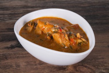 Geleneksel Tay köri tavuk çorbası