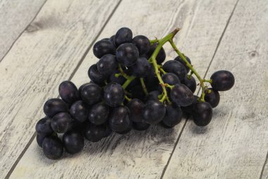 Taze olgun tatlı kırmızı üzüm