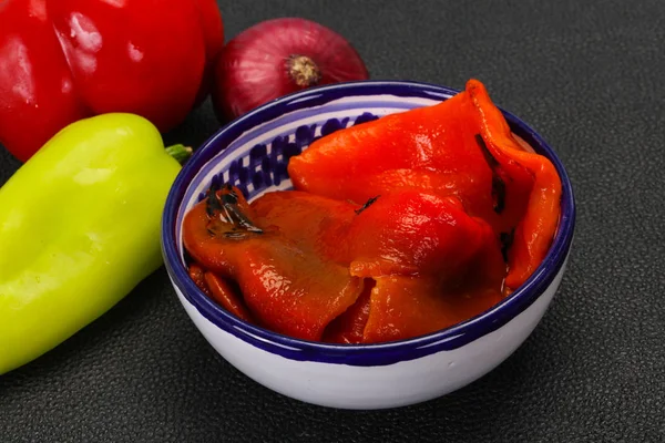 Marinierte gebackene rote Paprika — Stockfoto
