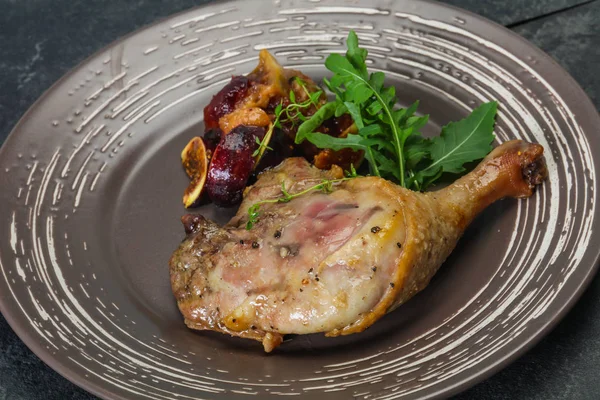 Roasted. duck. leg with plum and apple — Stock Photo, Image