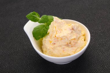 Kuru Kayısı ile lor