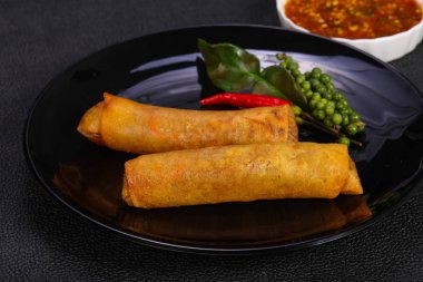 Karides ile derin kızarmış Bahar rulo