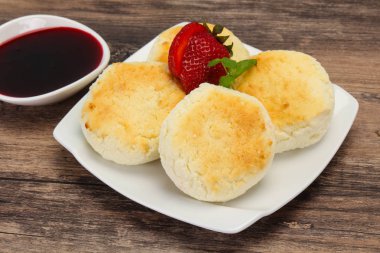 Reçel ve stravberry ile lor krep