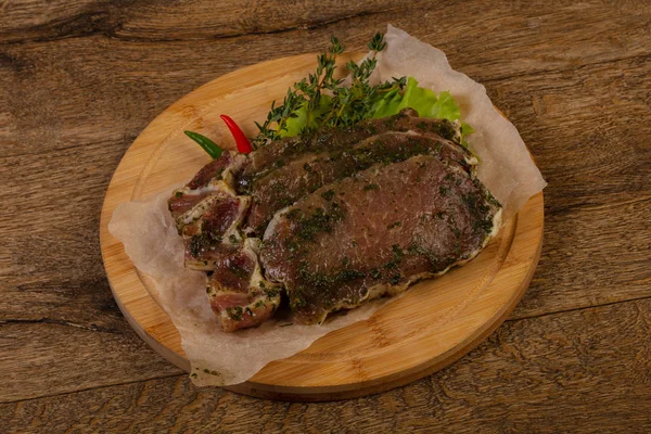 Filete de cerdo marinado crudo —  Fotos de Stock