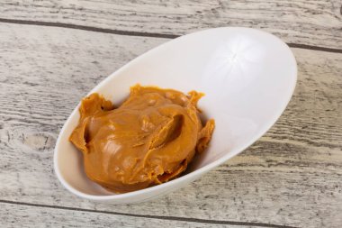 Lezzetli fıstık ezmesi