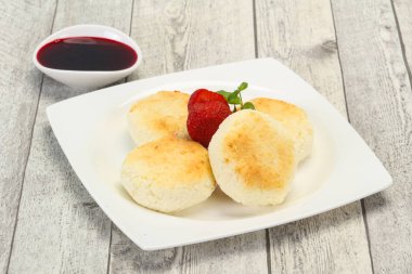 Reçel ve stravberry ile lor krep