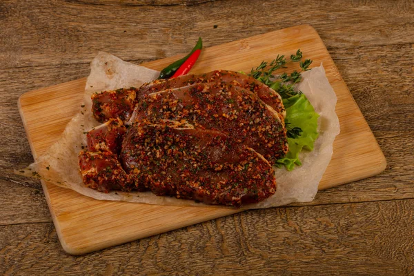 Filete de cerdo marinado crudo —  Fotos de Stock