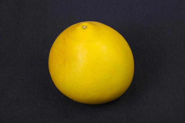 Rijpe smakelijke pomelo — Stockfoto