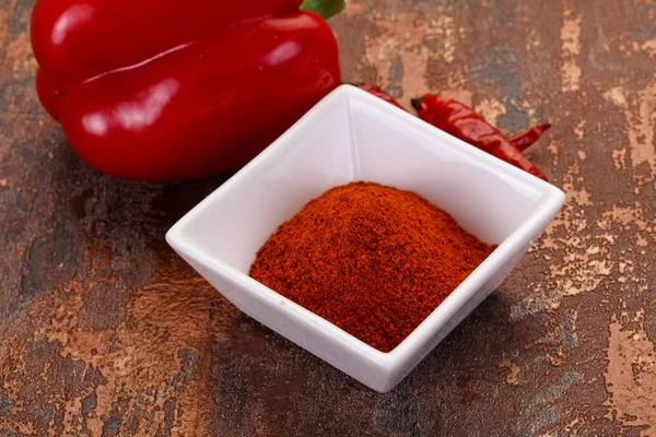 Paprika poeder in de kom — Stockfoto