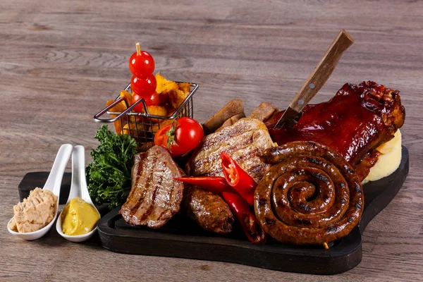 Grillat kött mix tavla — Stockfoto