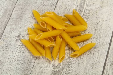 Kase için ham penne makarna