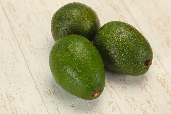 Dojrzałe zielone diety awokado-Superfood — Zdjęcie stockowe