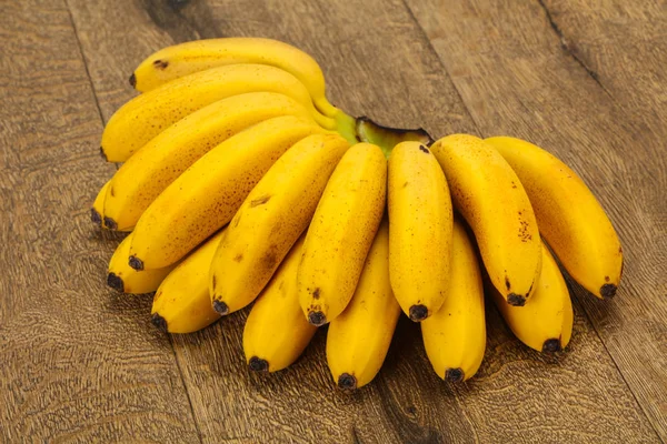 成熟的甜迷你香蕉堆 — 图库照片