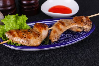 Tavuk kanatları şiş