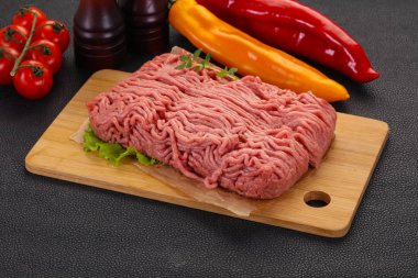 Kıyılmış çiğ hindi eti