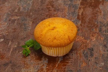 Tatlı lezzetli muffin nane servis