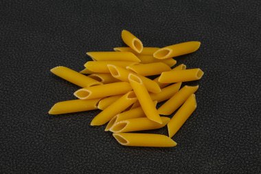 Kase için ham penne makarna