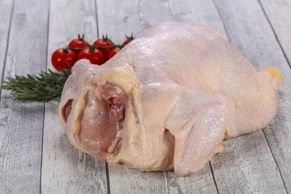 Pollo crudo listo para cocinar — Foto de Stock