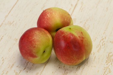 Tatlı lezzetli taze olgun kayısı 