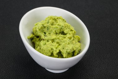 Acı biber ile Avokado guacamole sos