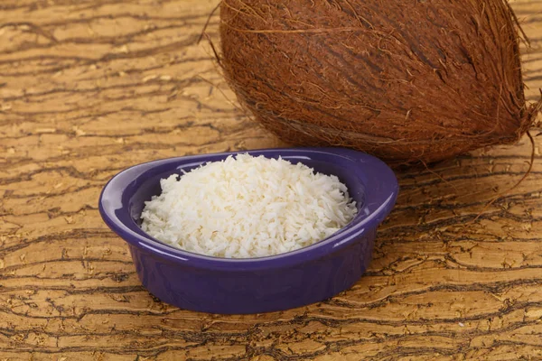 Chip de coco desfiado com porca — Fotografia de Stock