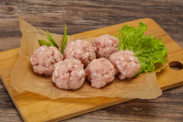 Hausgemachte Hackfleischbällchen vom Schwein zum Kochen — Stockfoto