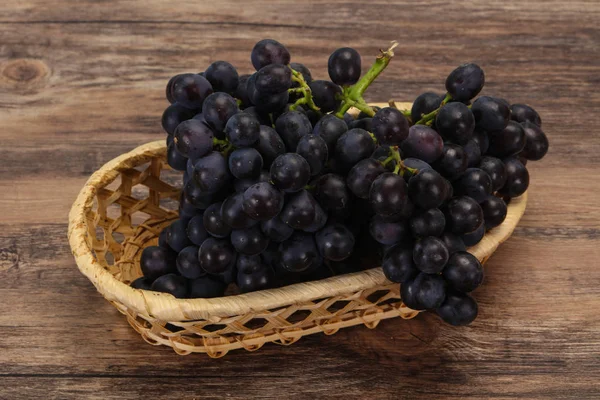 Uva vermelha doce madura fresca — Fotografia de Stock