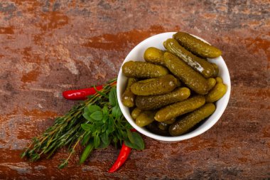 Küçük salatalık turşusu