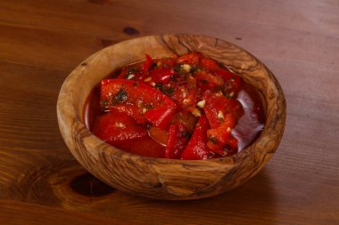 Otlar ile biber turşusu