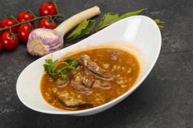 Sığır eti ile Kafkas kharcho çorbası