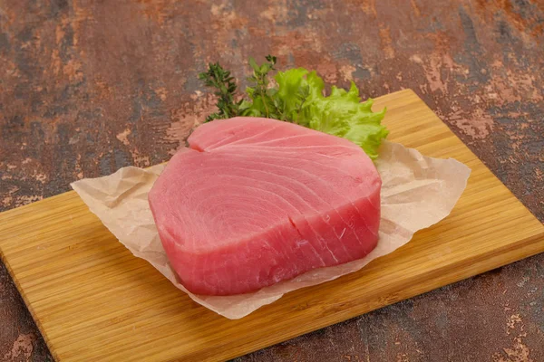 Ruwe tonijnsteak — Stockfoto