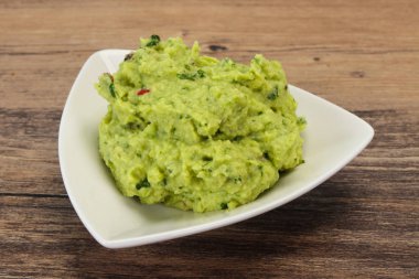 Acı biber ile Avokado guacamole sos