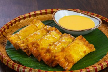 Et ve baharat ile Empanadas pasta