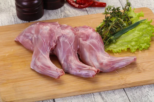 Raw rabbit legs — Stock Photo, Image