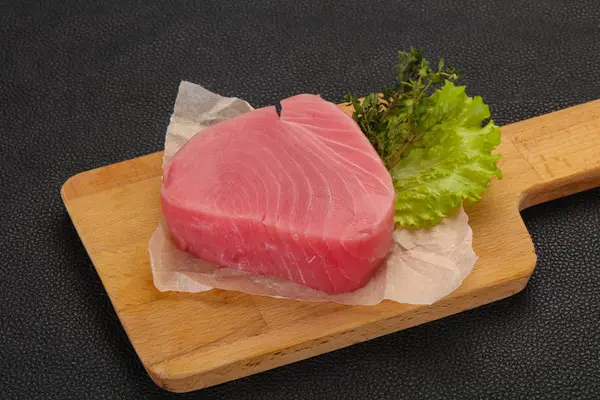 Filete de atún crudo —  Fotos de Stock