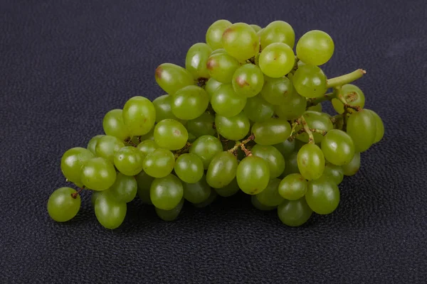 Ramo de uva verde doce — Fotografia de Stock