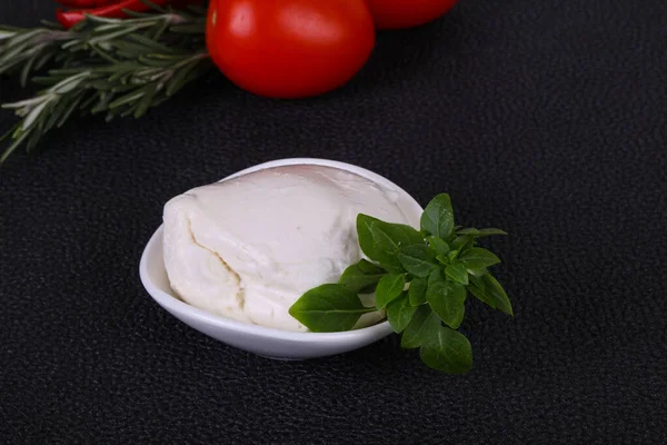 Boule de fromage italienne Mozzarella — Photo