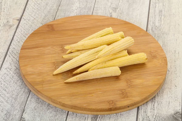 Raw baby corn — Stock Photo, Image